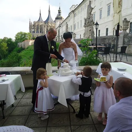 U Varhanare ホテル