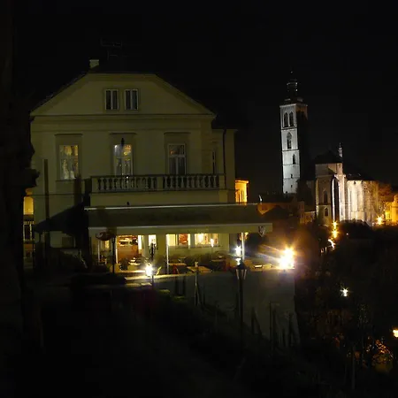 ホテル U Varhanare