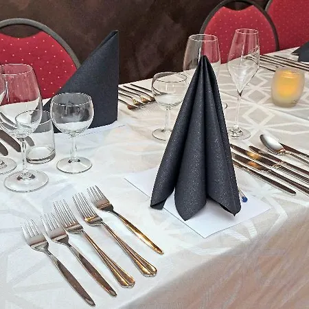 Ξενοδοχείο U Varhanare