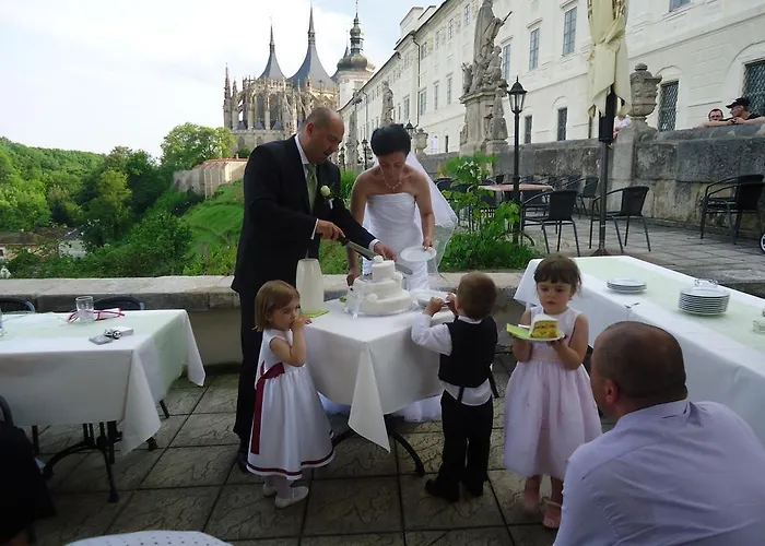 U Varhanare ホテル