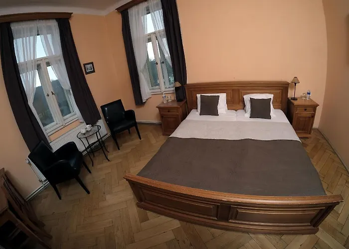 U Varhanare ホテル