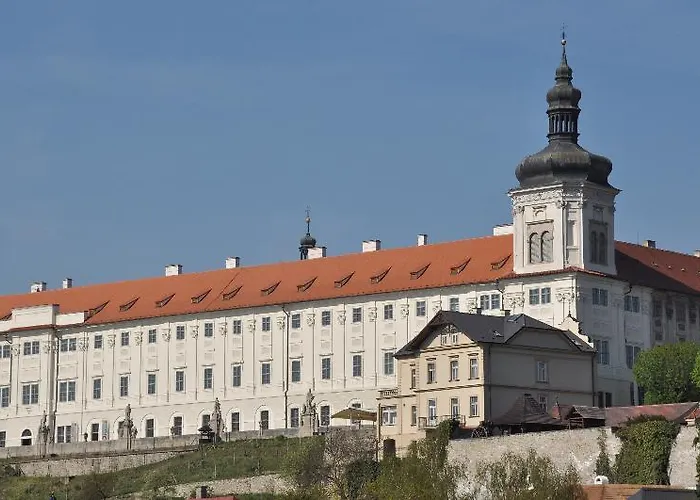 ホテル U Varhanare